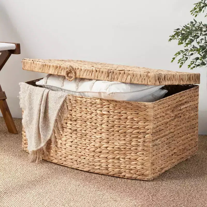 Baúl rectangular de jacinto de agua de 26"x19"x14" en color marrón natural: arcón de almacenaje, estructura de hierro