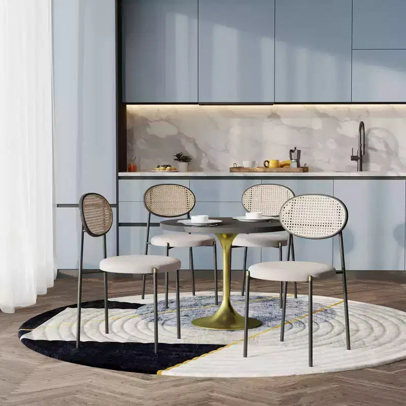 Juego de Comedor - Mesa de Comedor Redonda de 36" con Tablero de MDF Negro y Base Dorada, 4 Sillas de Comedor de Terciopelo con Patas de Acero Negro
