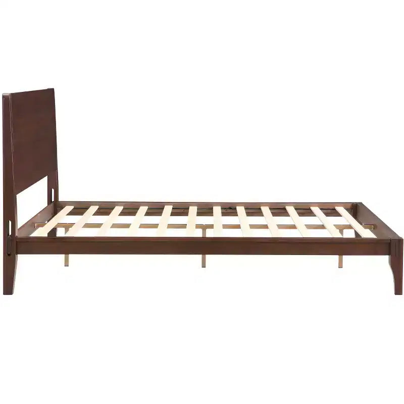 Cama de plataforma de bambú moderna de mediados de siglo con cabecero y soporte metálico
