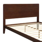 Cama de plataforma de bambú moderna de mediados de siglo con cabecero y soporte metálico