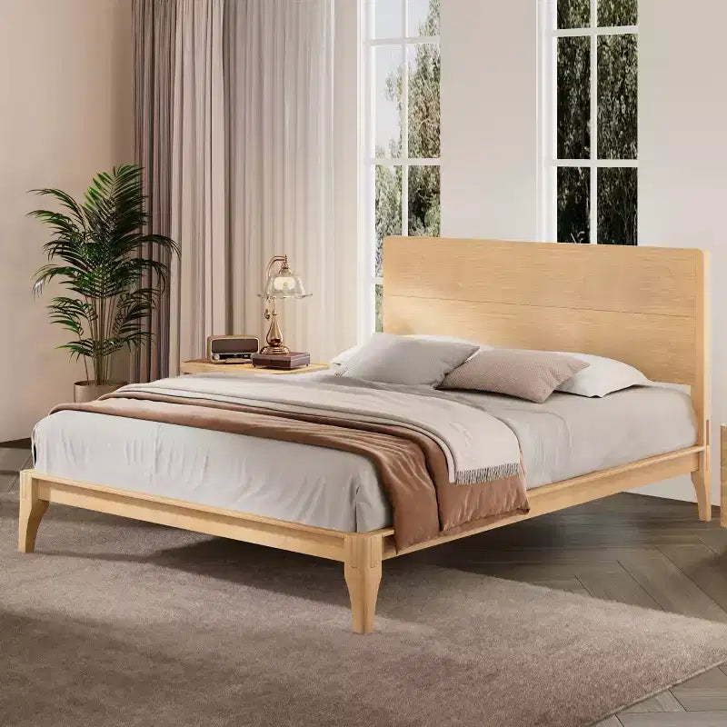 Cama de plataforma de bambú moderna de mediados de siglo con cabecero y soporte metálico