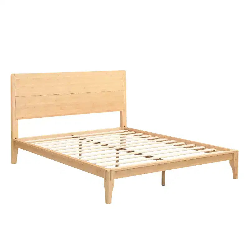 Cama de plataforma de bambú moderna de mediados de siglo con cabecero y soporte metálico