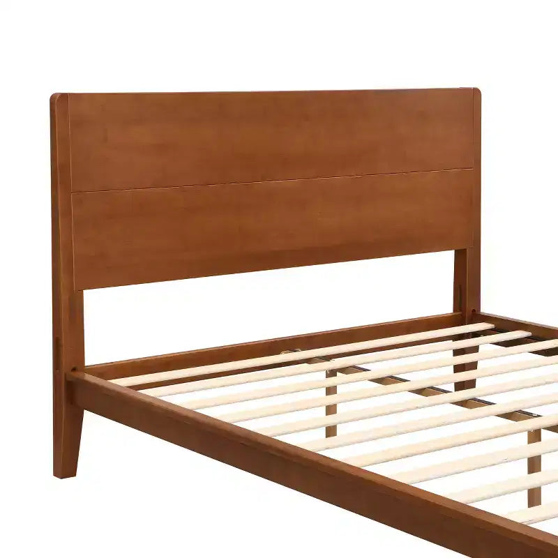 Cama de plataforma de bambú moderna de mediados de siglo con cabecero y soporte metálico