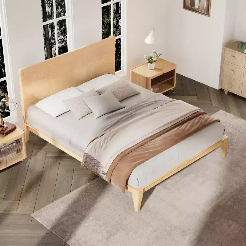 Cama de plataforma de bambú moderna de mediados de siglo con cabecero y soporte metálico