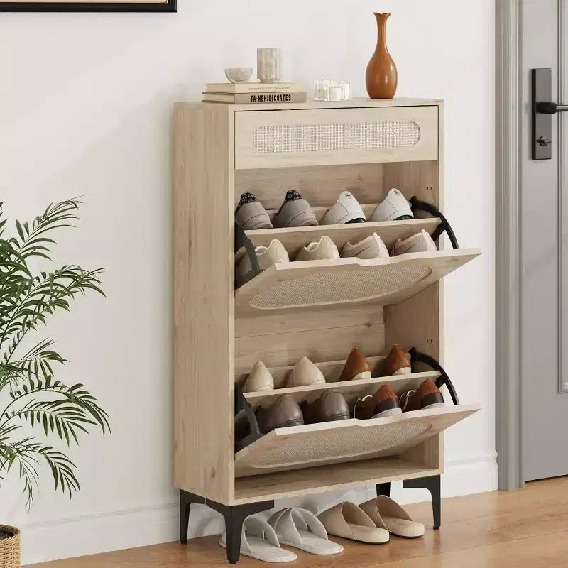 Zapatero de Roble y Ratán, Almacenamiento de Zapatos de 3 Niveles con 2 Cajones Abatibles y 1 Cajón Extraíble, Estante Ajustable, Organizador Estrecho para la Entrada