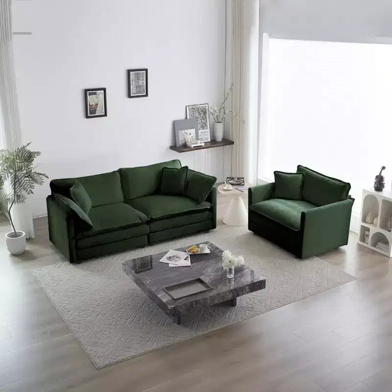 Juego de sofá de 3 piezas con cojines para brazos y cojines decorativos. El juego de sofá incluye 2 sillones individuales y un sofá de 2 plazas. Chenilla verde.