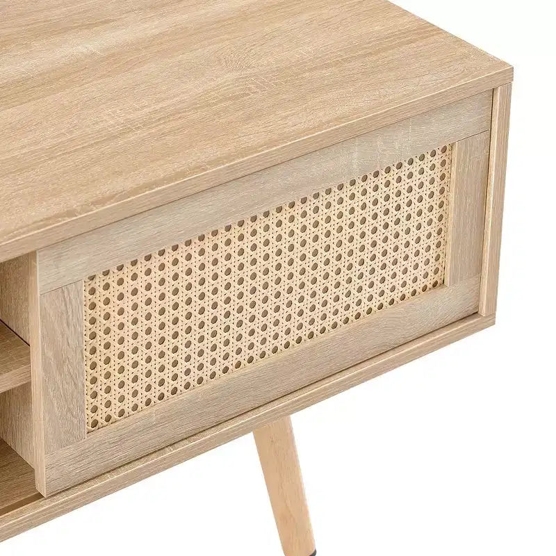 Mueble de TV de ratán de 55.12 pulgadas, soporte de TV con estantes de almacenamiento abiertos, puertas correderas dobles, patas de madera maciza, mesa de consola multimedia para sala de estar o dormitorio