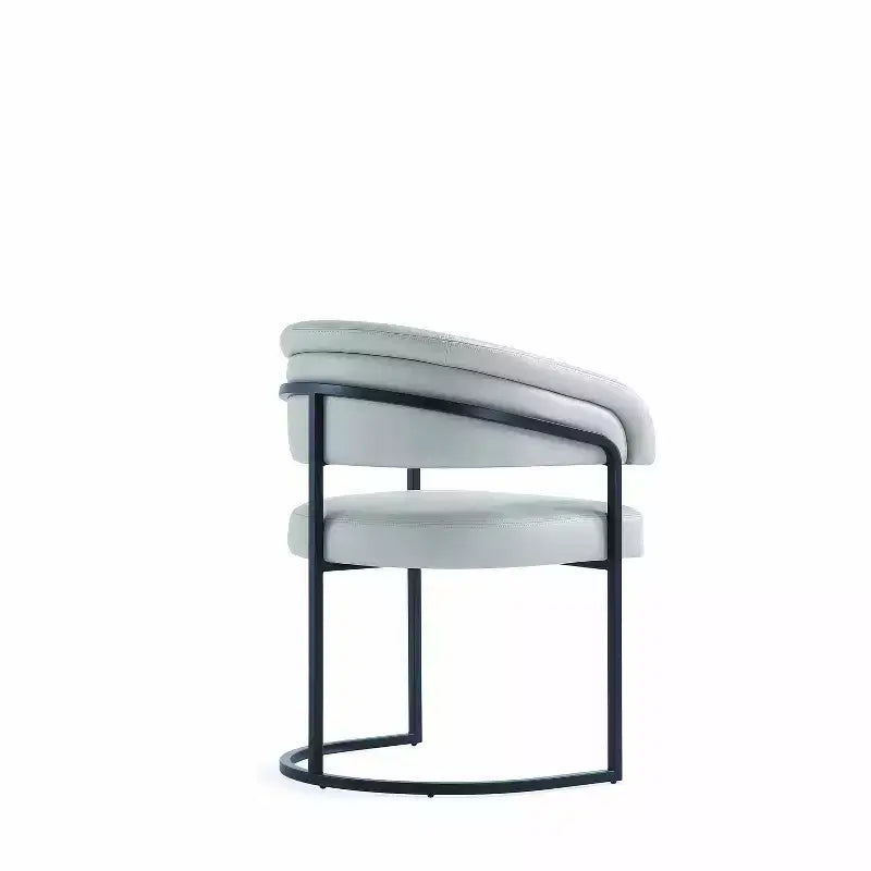 Silla de comedor moderna tapizada en piel sintética